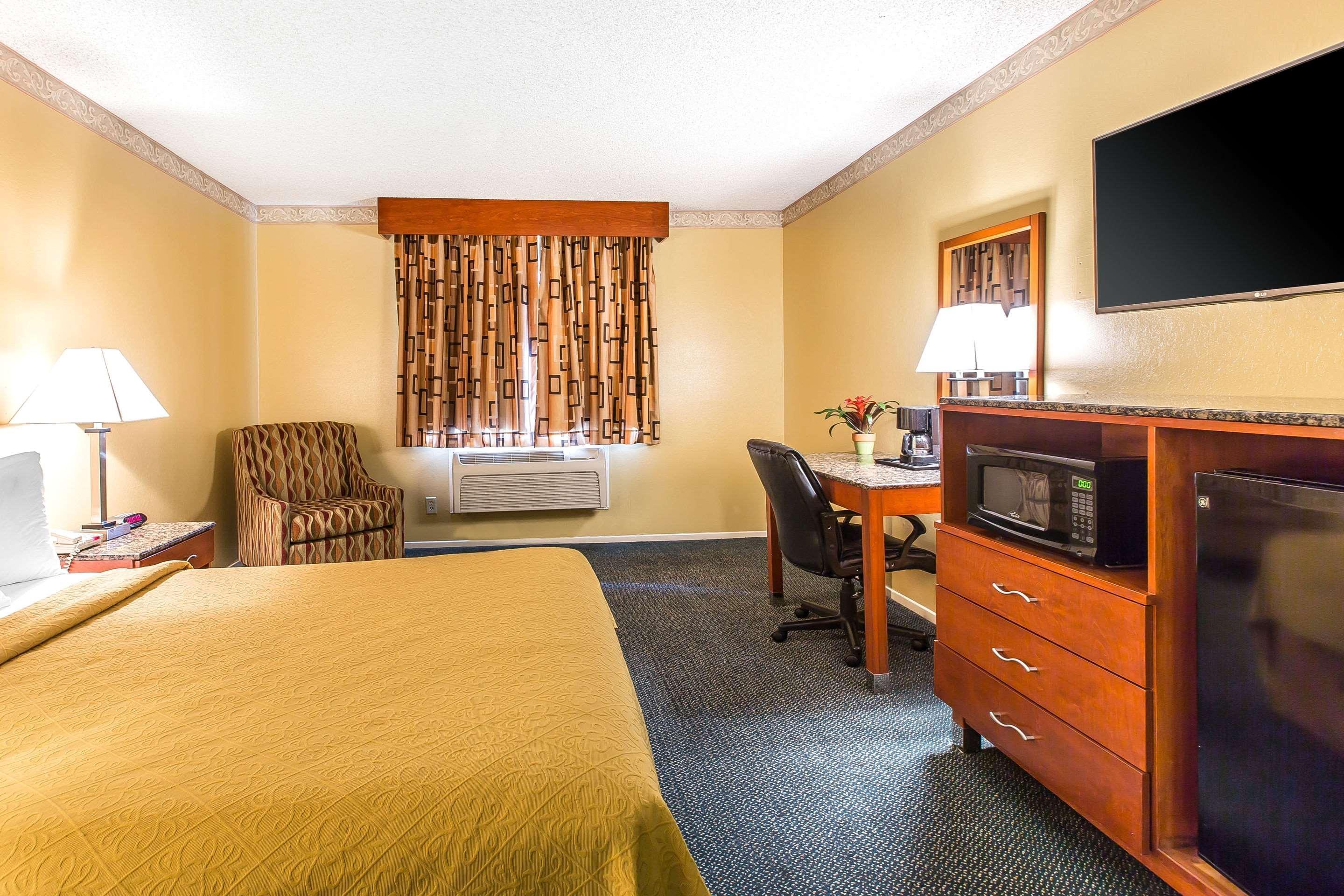 Quality Inn & Suites Camarillo-Oxnard Exterior foto
