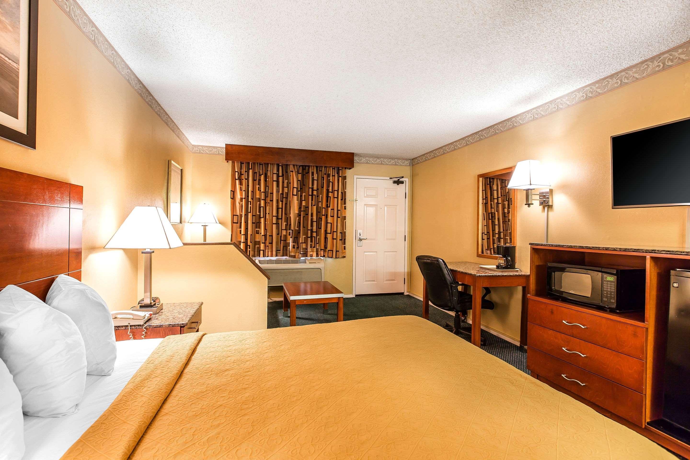 Quality Inn & Suites Camarillo-Oxnard Exterior foto